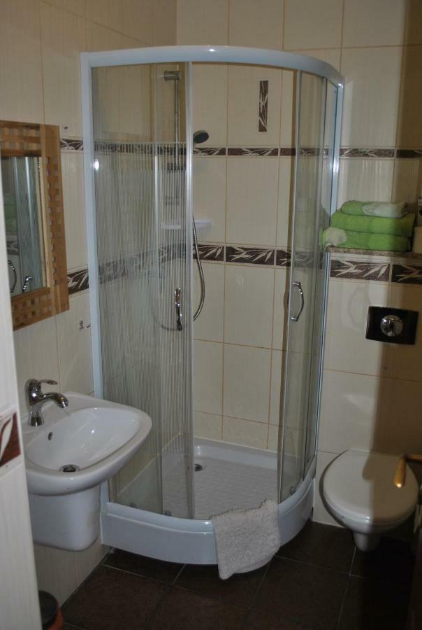Pokoje Z Lazienkami Apartment Kolobrzeg Bagian luar foto